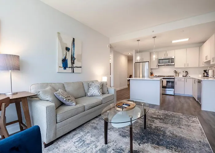 Modern Apt Close To Downtown