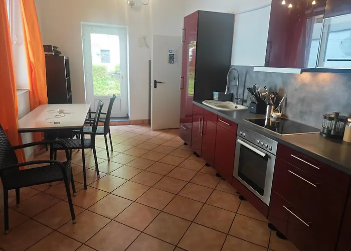 Neu Maisonette Haus jedes Zimmer mit eigenem Bad 7 Betten, Schlafen wie im Hotel mit Einbauküche