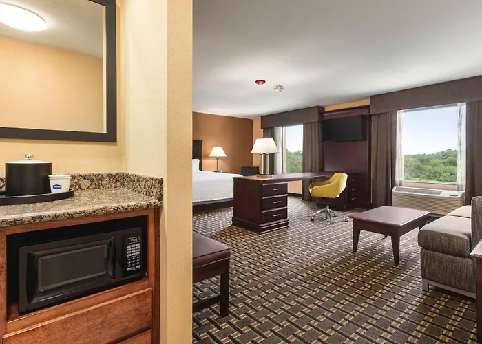 Hampton Inn & Suites Pine Bluff
