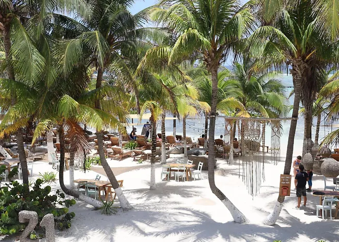 Noah Beach Hotel & Suites
