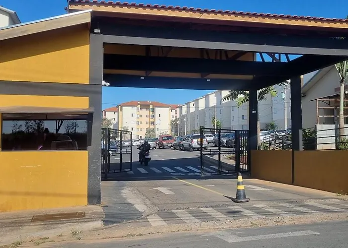 Apê simples, completo e bem localizado!