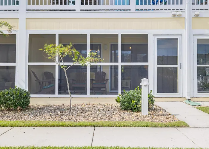 Emerald Isle Condo Near Beach W/ Screened Porch!