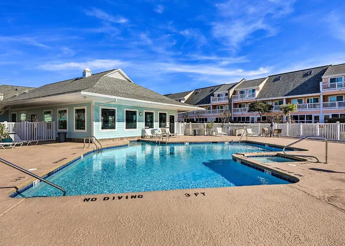 Emerald Isle Condo Near Beach W/ Screened Porch!