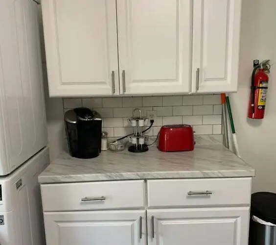 Newly Renovated Studio 1Bed1Bath