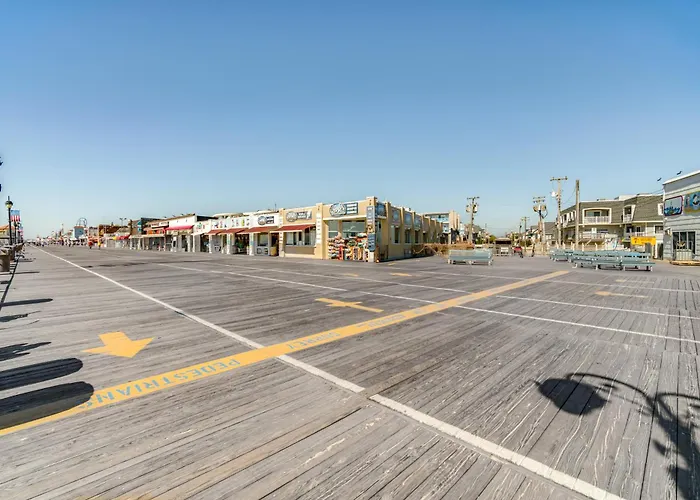 <1 Mi To Boardwalk & Beach Access: Ocean City Apt!