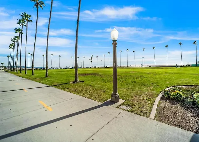 Charming Home Just Steps From The Beach 2 Bedroom, Private Back Patio, & Free Wifi