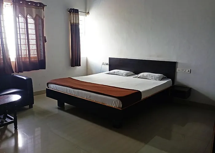 Savanur Deluxe Lodge