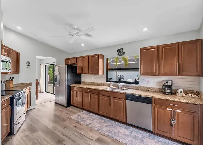 Charming Heated Pool Home - 3 Miles To The Beach, Pet And Family Friendly -Available Year Round!