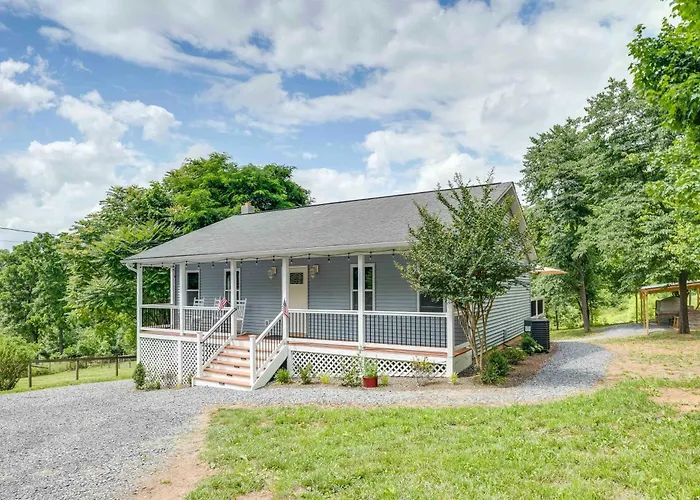 Front Royal Retreat On 3 Acres W/ Mtn Views!