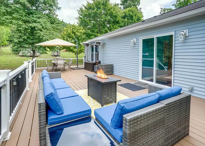 Front Royal Retreat On 3 Acres W/ Mtn Views!