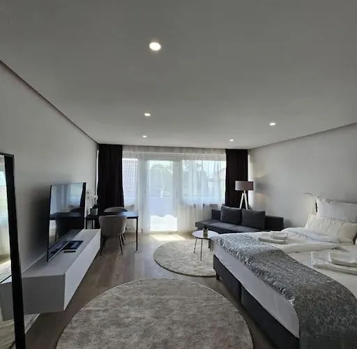 White Estate Izm