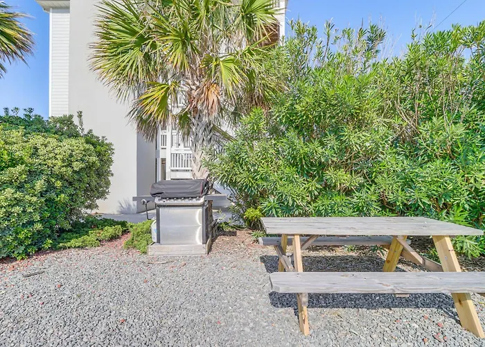Walk To Beach: Family-Friendly Surf City Condo!