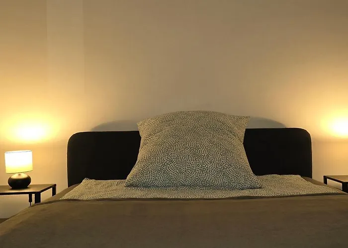 Central Comfort Modernes Studio