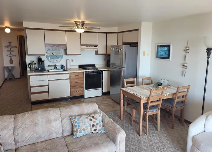 Carpe Diem 365 - Very Cute Lakefront Condo!