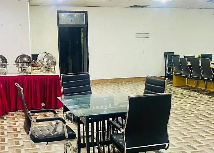 Relax Cottages & Resort Kalam