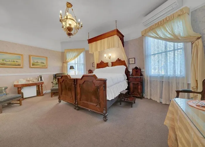 Romantic Victorian Getaway The Blue Room