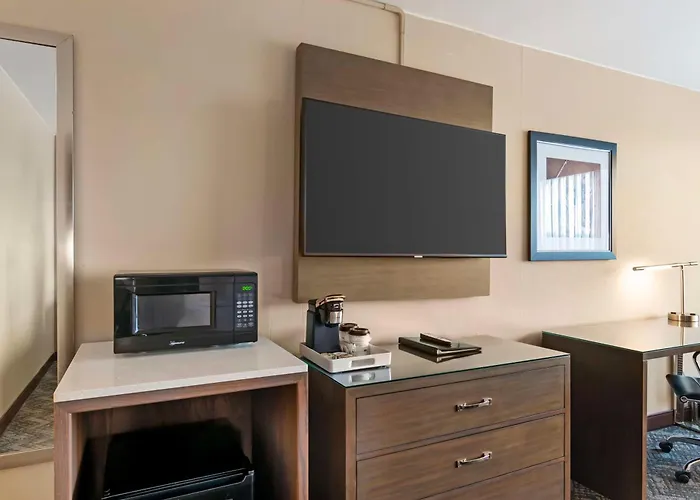 Best Western Plus Kansas City Sports Complex Hotel