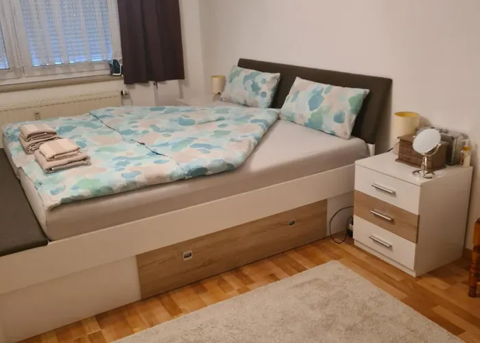 Zimmer für Übernachtung in einer Wohngemeinschaft in der Nähe des Flughafens Leipzig,Halle
