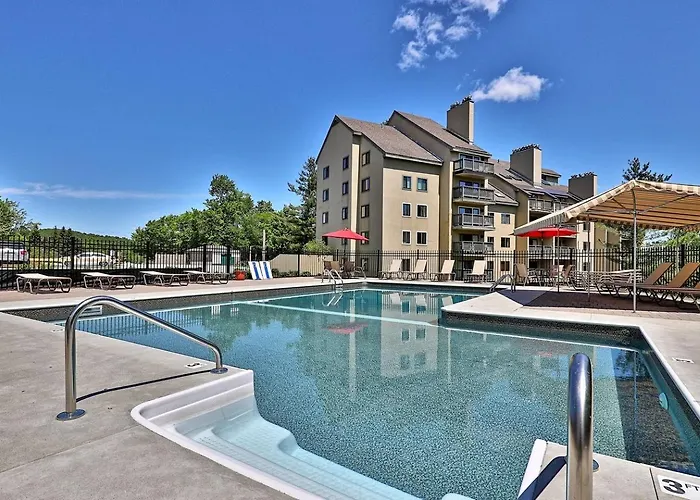 Luxury Condo With Garage Parking And Pool