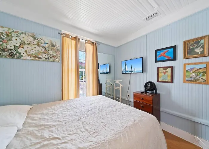 Downtown Loft With Parking - Steps To Restaurants & Nightlife