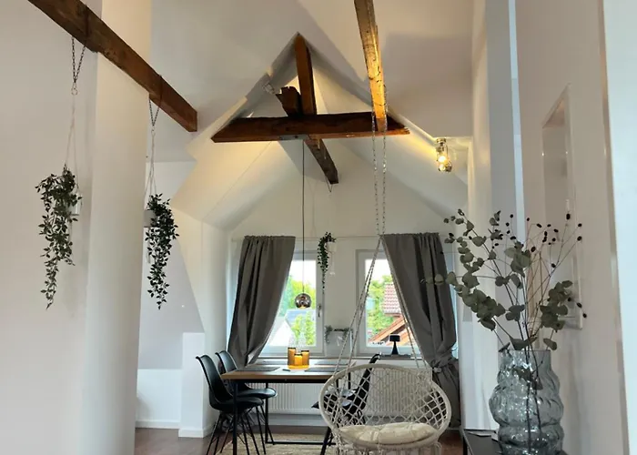 Charmante Dachgeschosswohnung in Lage