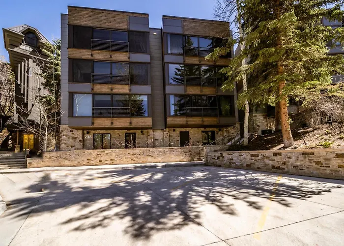 Ski-In Ski-Out! Renovated 3Br W Ac & Stunning Views!