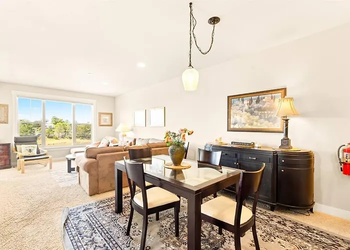 Seaside Waterfront Condo Walking To Downtown And Beach