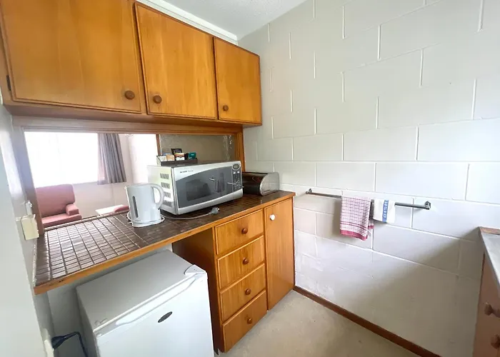 Browns Bay Olive Tree - Pet Friendly Family Apartment
