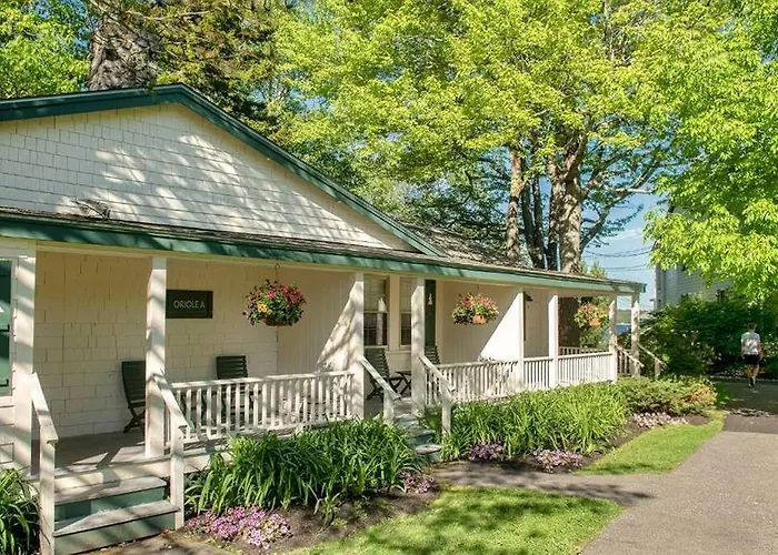 Spruce Point Inn