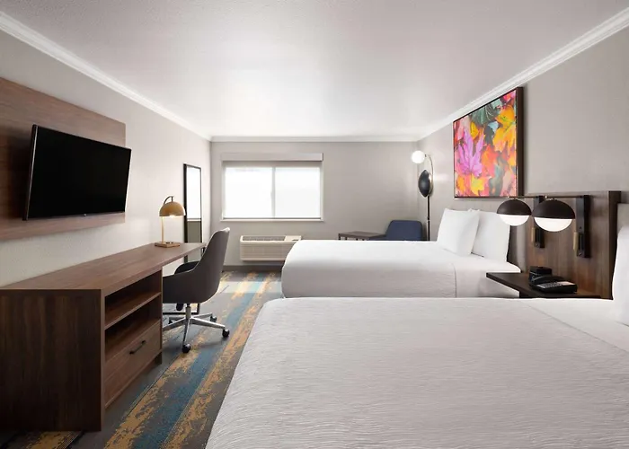 La Quinta Inn & Suites By Wyndham Yakima Downtown