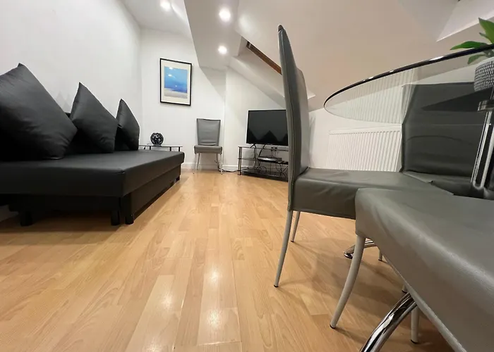 Cosy Penthouse Suite Happily Sleeps Up To Five
