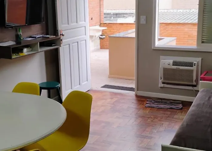 Apartamento 1 dormitório, confortável, no centro de Capão da Canoa a 1 quadra do mar