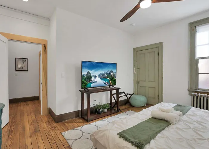 The Urban Oasis - 2 Bedroom - Great Location