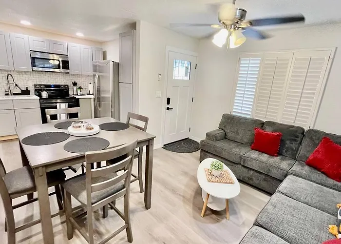 Apartment A, Restful,Cozy, Close Sunland Park Mall