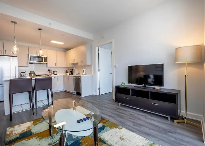 Luxury Apt Near Downtown