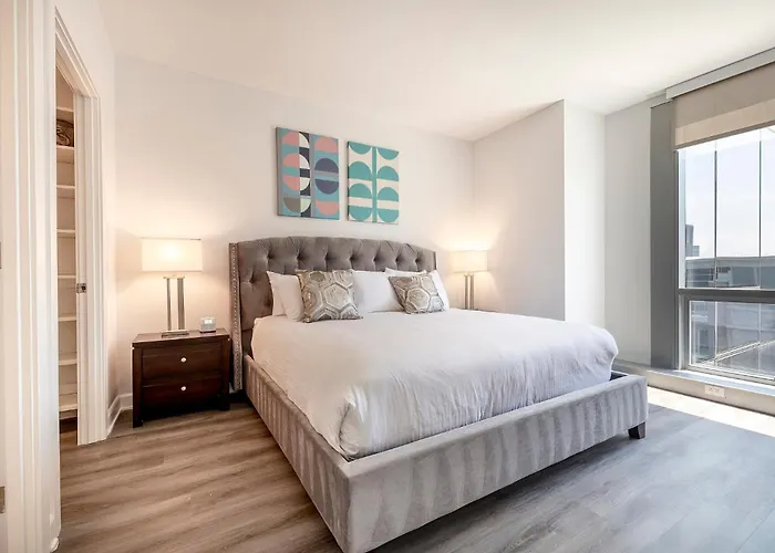 Luxury Apt Near Downtown