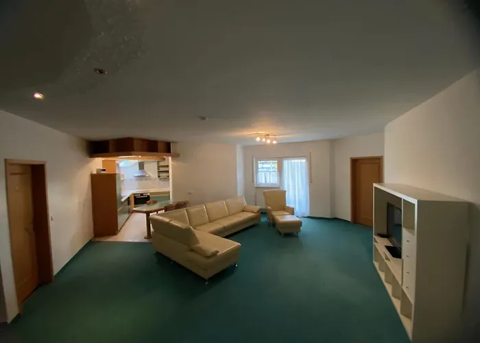 Monteurwohnung , 4 Schlafzimmer, 130qm, Balkon, einzige Wohneinheit im Haus, Parkplatz