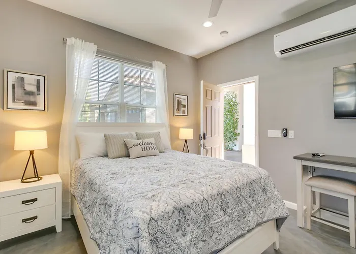 6 Mi To Coachella Festival: Serene Studio