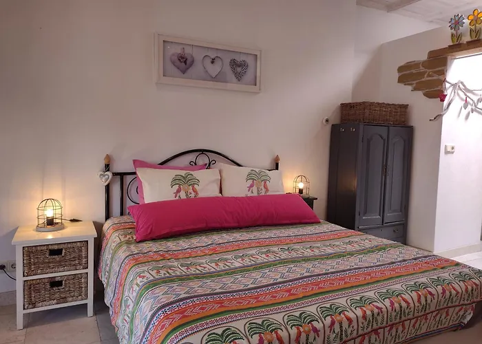 Studio De Tuinkamer Bed By The Sea