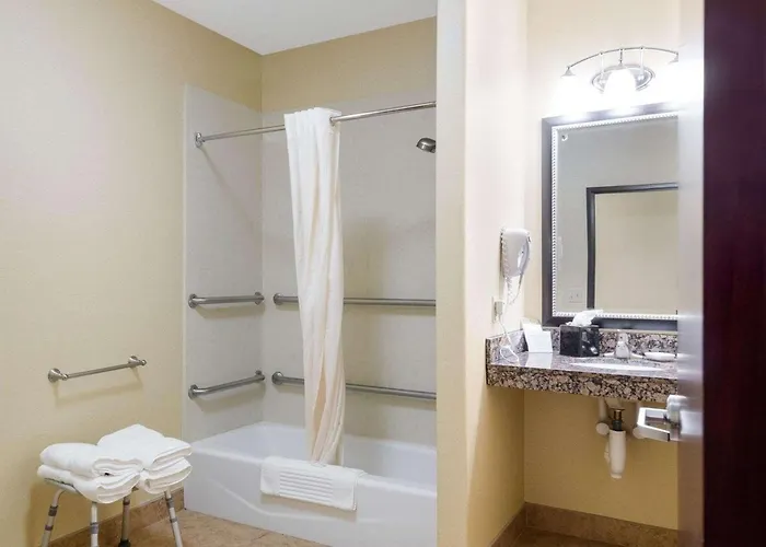 Comfort Suites Topeka Northwest
