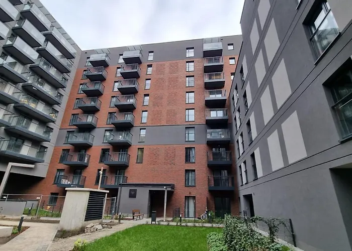 #Madalinskiego57 - City Center, New Bulding, 2 Bedrooms, 2X Double Beds And A Fold-Out Sofa, Separate Kitchen, Ac, Balcony, Free Underground Parking, Self Check In 24H, Internet, Netflix, Coffee Machine, Washing Machine,1Km To The Railway, For Non-Sm
