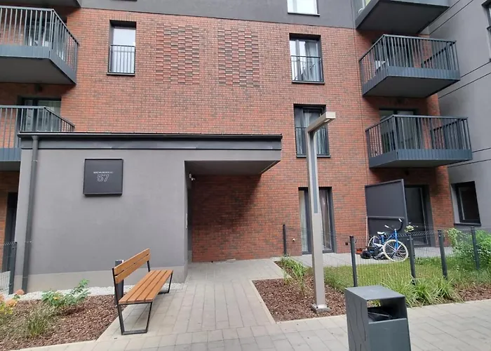 #Madalinskiego57 - City Center, New Bulding, 2 Bedrooms, 2X Double Beds And A Fold-Out Sofa, Separate Kitchen, Ac, Balcony, Free Underground Parking, Self Check In 24H, Internet, Netflix, Coffee Machine, Washing Machine,1Km To The Railway, For Non-Sm