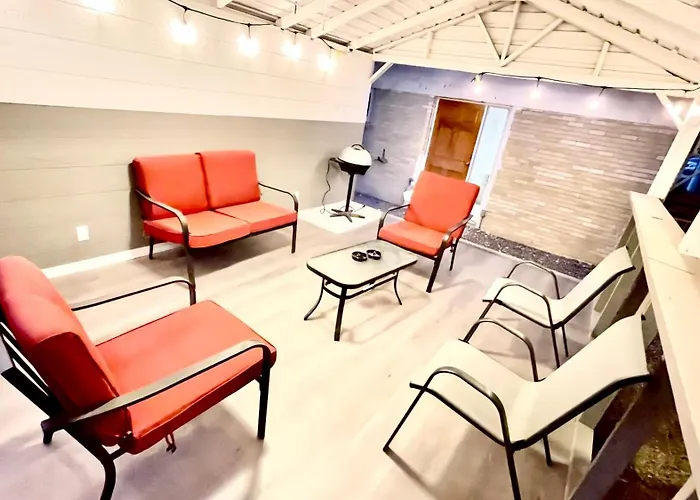 Apartment A, Restful,Cozy, Close Sunland Park Mall