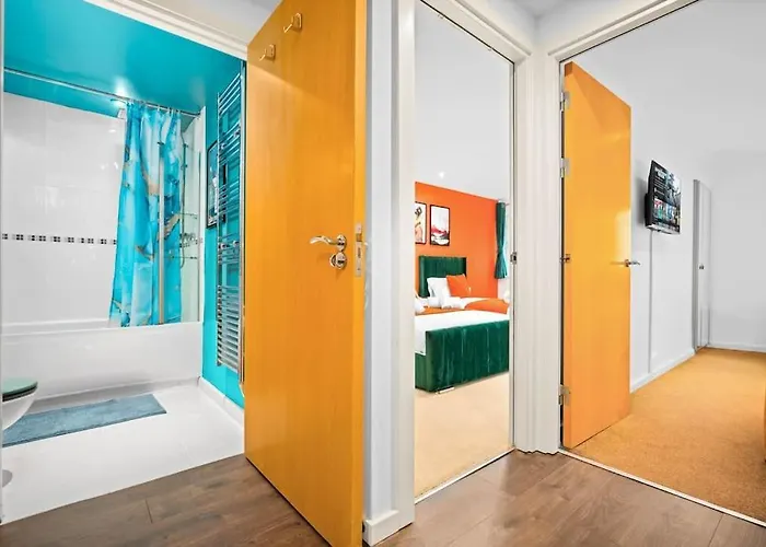 Spacious 2 Bed Apt B'Ham Cc With Parking Sleeps 7