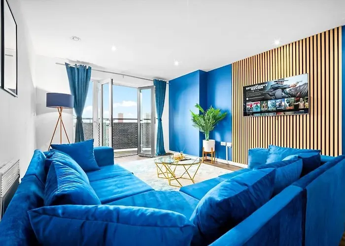 Spacious 2 Bed Apt B'Ham Cc With Parking Sleeps 7