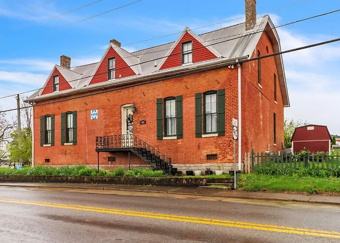 ​Dickinson Room At Main Street Bed & Breakfast