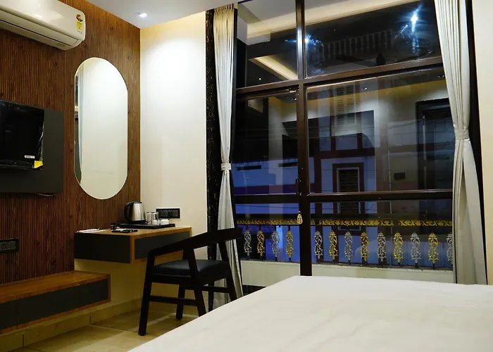 Hotel Shakuntla Palace - 400 Meters Away From Vishnu Pad Temple 7 Mins Walk