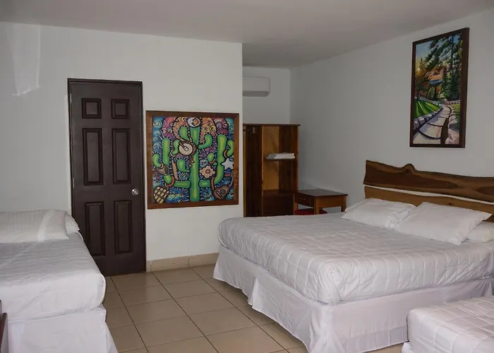 Hotel León Inn