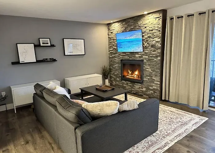 Ski In Ski Out, 2 King Beds ,Hot Tub, Sauna, 5 Min Walk To Base, Private Balcony With Views