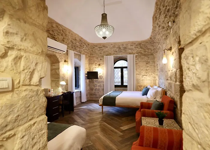 Petrakis Inn